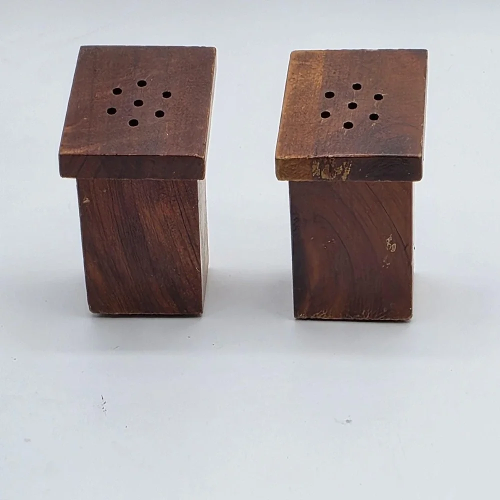 Wood Outhouse Salt & Pepper Shakers Set MA PA Illinois Souvenir‎ Rustic Novelty